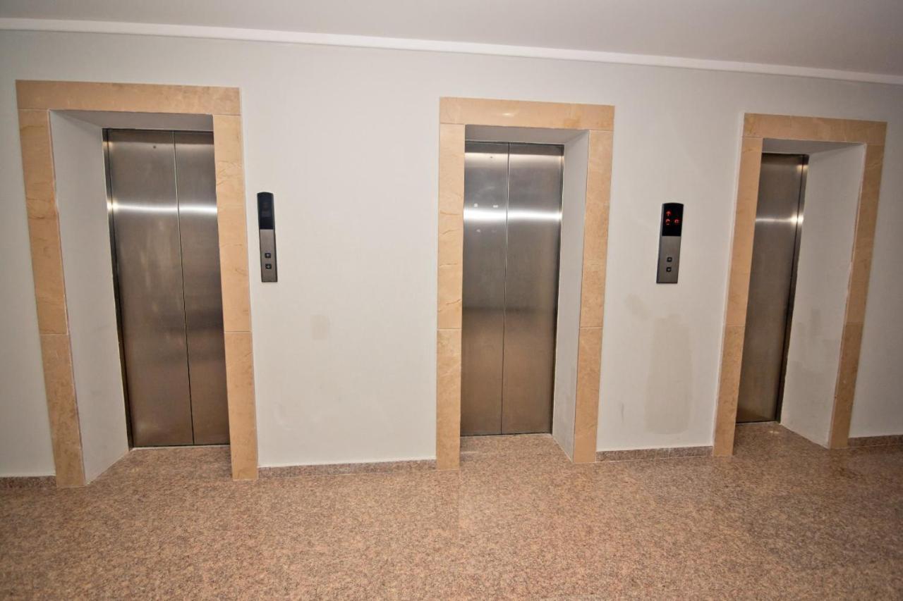 Apartamento Rezal Plaza Batumi Exterior foto