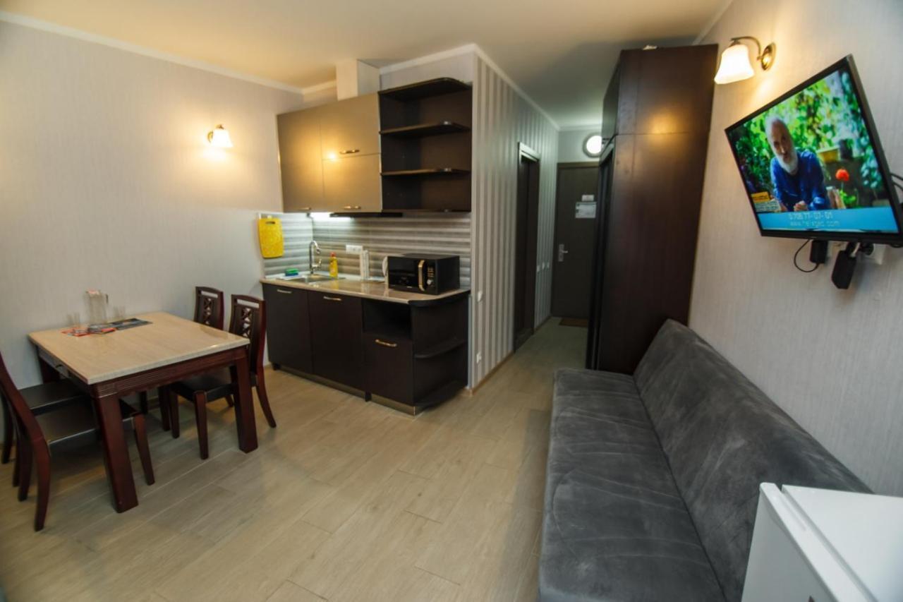Apartamento Rezal Plaza Batumi Exterior foto