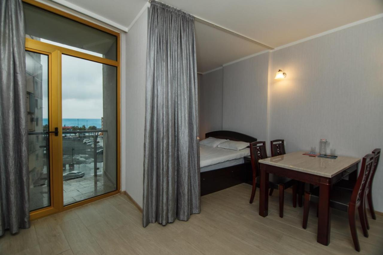 Apartamento Rezal Plaza Batumi Exterior foto