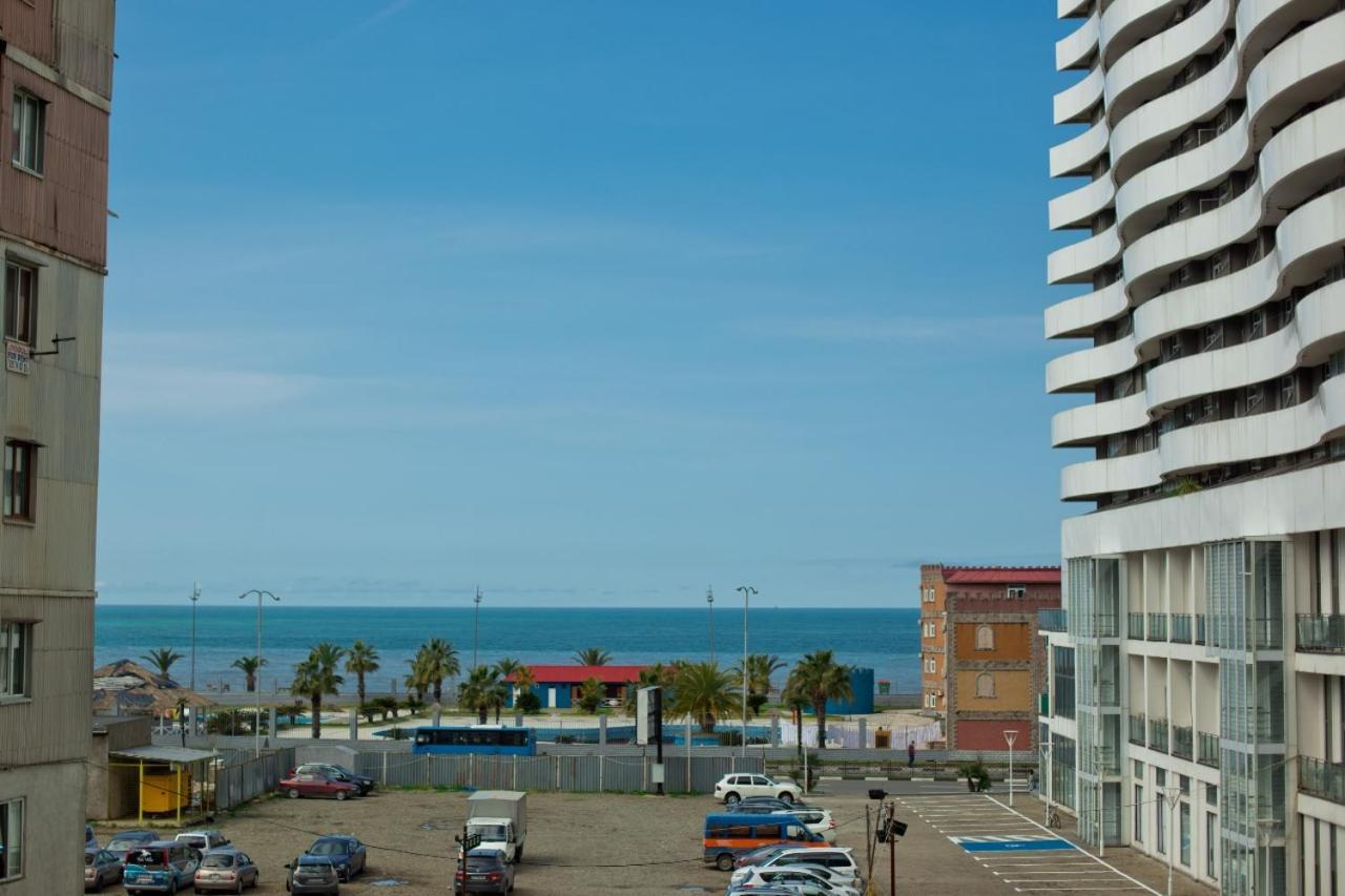 Apartamento Rezal Plaza Batumi Exterior foto