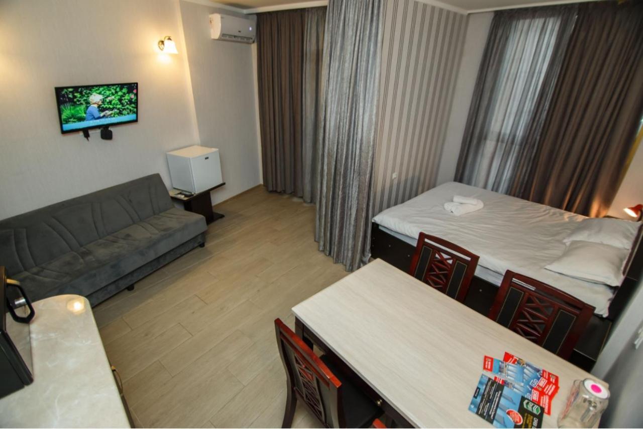 Apartamento Rezal Plaza Batumi Exterior foto